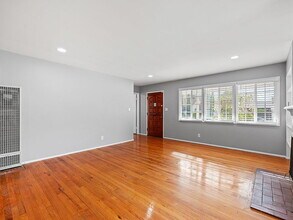 3810 Burnside Ave in Los Angeles, CA - Building Photo - Building Photo