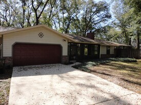 7823 SW 9th Pl in Gainesville, FL - Building Photo