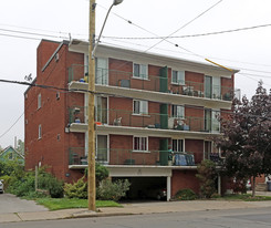 214 Wentworth St S Apartments