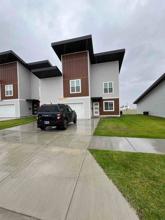 2508 Castle Pines Dr in Great Falls, MT - Building Photo