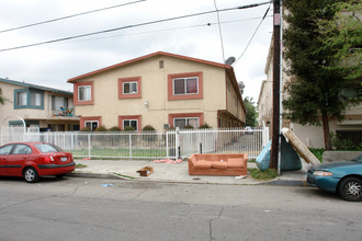 14624 Wyandotte St in Van Nuys, CA - Building Photo - Building Photo