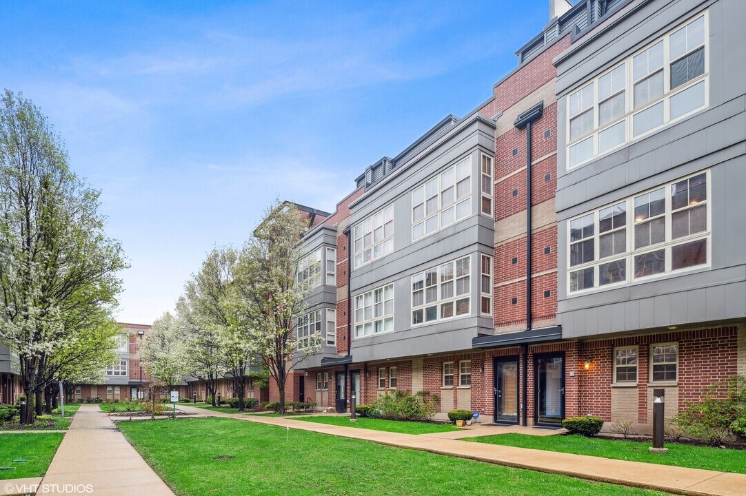 2321 S Wabash Ave in Chicago, IL - Building Photo