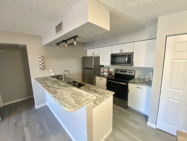 5321 Summerlin Rd in Ft. Myers, FL - Building Photo - Building Photo