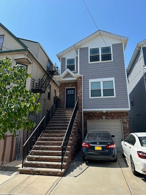 942 Flora St, Unit Flora St 1st fl