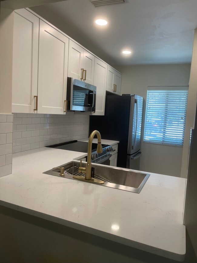property at 806 Marsh Cove Pl