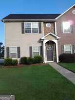 8657 Thomas Rd in Riverdale, GA - Building Photo