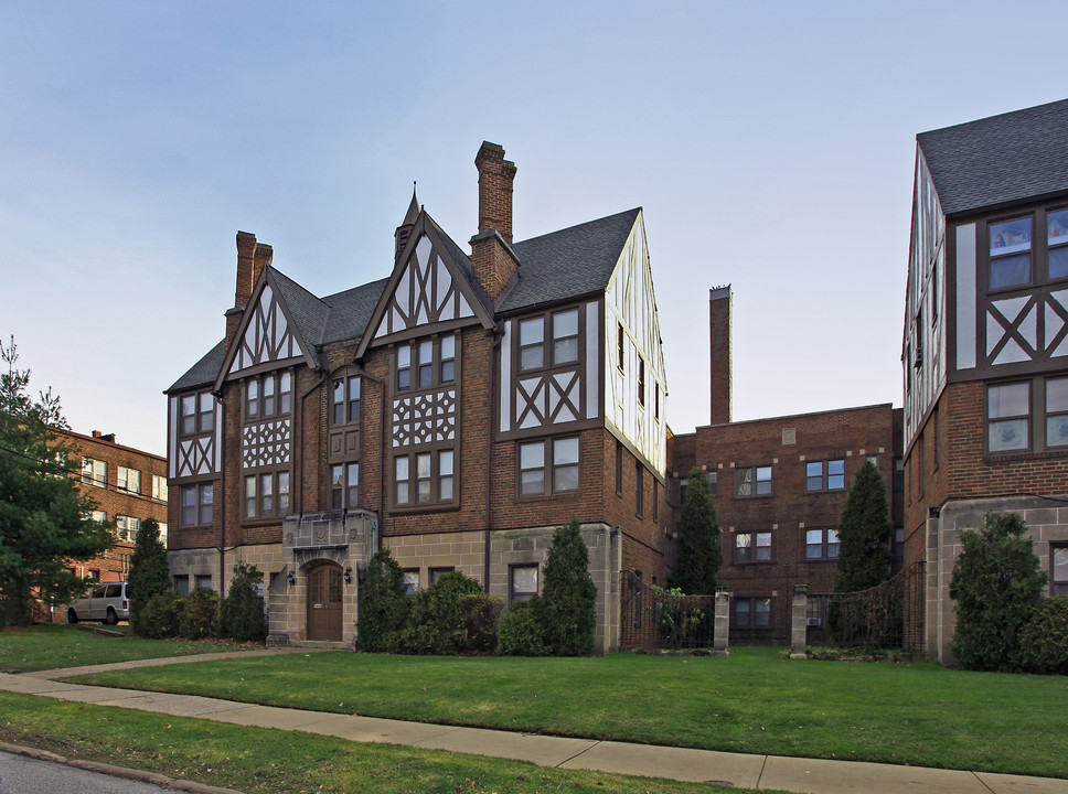 Barclay Apartments in Cleveland Heights, OH - Building Photo