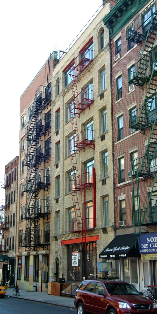 525-527 Broome St in New York, NY - Foto de edificio - Building Photo