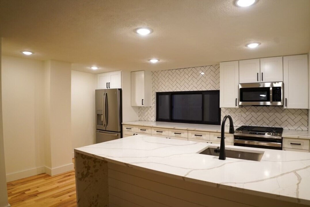 20 Kosciusko Way in Pittsburgh, PA - Building Photo