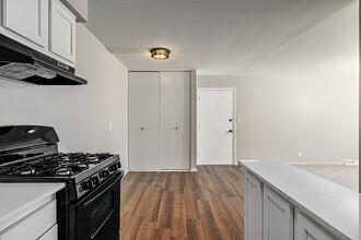 Harris & Cross Apartments in Ypsilanti, MI - Building Photo - Interior Photo