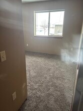 204 Topaz Pl, Unit D in Hartford, SD - Building Photo - Building Photo