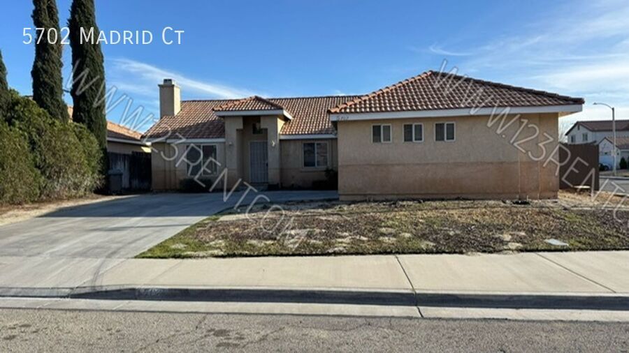 5702 Madrid Ct in Palmdale, CA - Building Photo