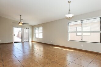 8516 W Elm St in Phoenix, AZ - Foto de edificio - Building Photo