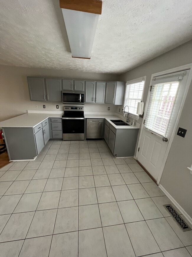 644 Beaverview Dr in Bristol, VA - Building Photo - Building Photo