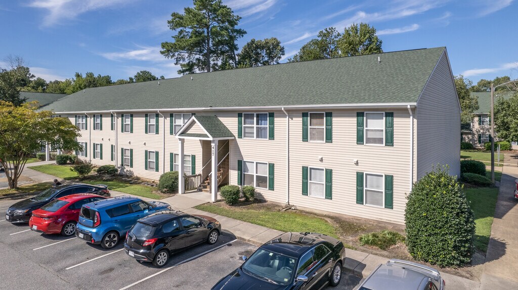 Acorn Grove Apartments in Chesapeake, VA
