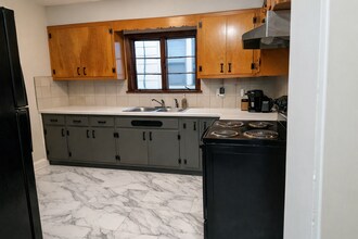 24 Merrimac St, Unit Lower in Buffalo, NY - Foto de edificio - Building Photo