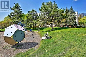 10-110 Moonstone Byway in Toronto, ON - Building Photo - Building Photo