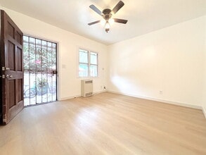725 E 81st St in Los Angeles, CA - Building Photo - Building Photo