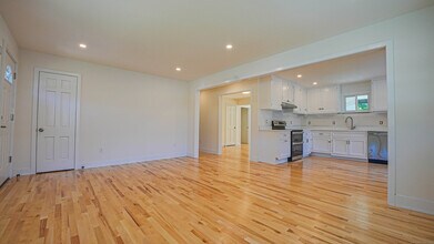 25 Oakleaf Dr in Waterbury, CT - Building Photo - Building Photo