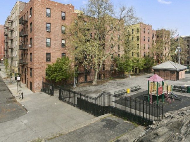 240 E Tremont Ave in Bronx, NY - Building Photo - Building Photo