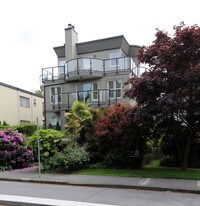 1966 York Ave in Vancouver, BC - Building Photo