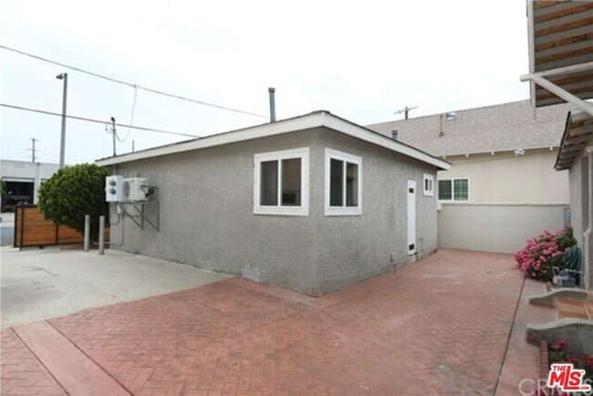 1164 E 32nd St in Los Angeles, CA - Building Photo - Building Photo