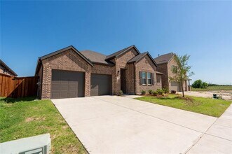 1304 Parkdale St in Forney, TX - Building Photo - Building Photo