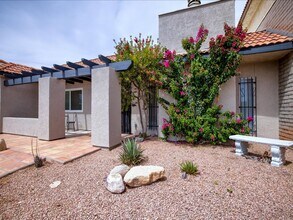 6605 E Vía Cavalier in Tucson, AZ - Building Photo - Building Photo