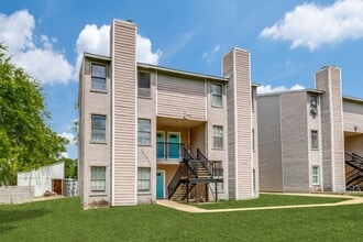 2352-2354 Little Pocket in Dallas, TX - Building Photo - Interior Photo