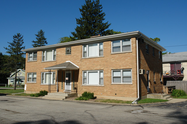 423-425 Lincoln Ave in Fox River Grove, IL - Foto de edificio - Building Photo