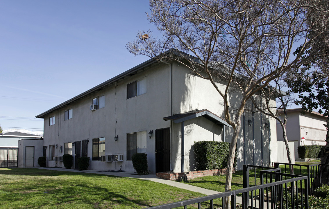 4740 Bandera St in Montclair, CA - Foto de edificio