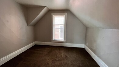 306 Hollister Ave SE-Unit -Apt 2 in Grand Rapids, MI - Foto de edificio - Building Photo