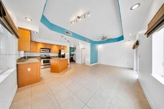 2814 SW 27th St in Miami, FL - Building Photo - Building Photo