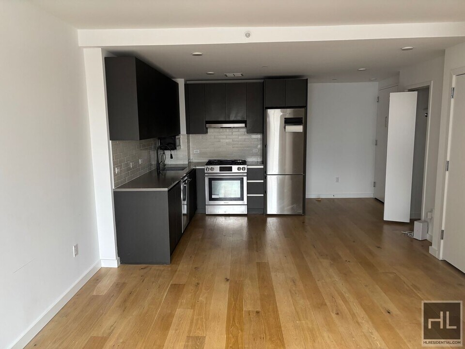 NORTHERN BOULEVARD in Queens, NY - Building Photo