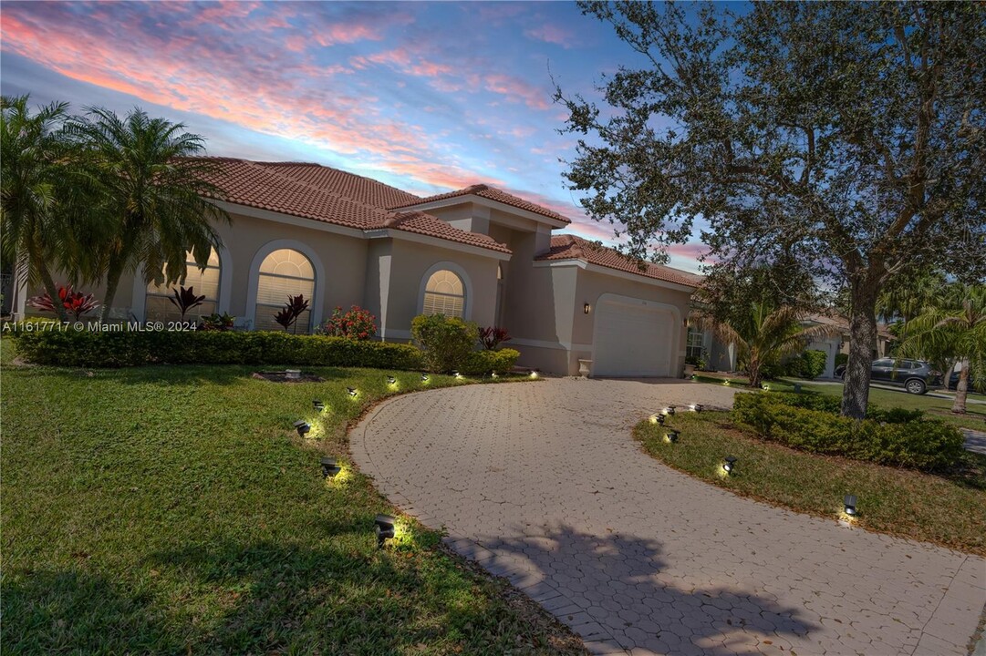 5354 NW 57th Way in Coral Springs, FL - Building Photo