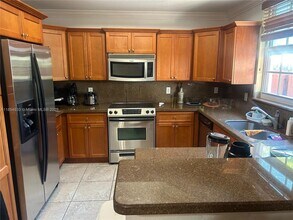 12010 SW 79th Ln in Miami, FL - Foto de edificio - Building Photo