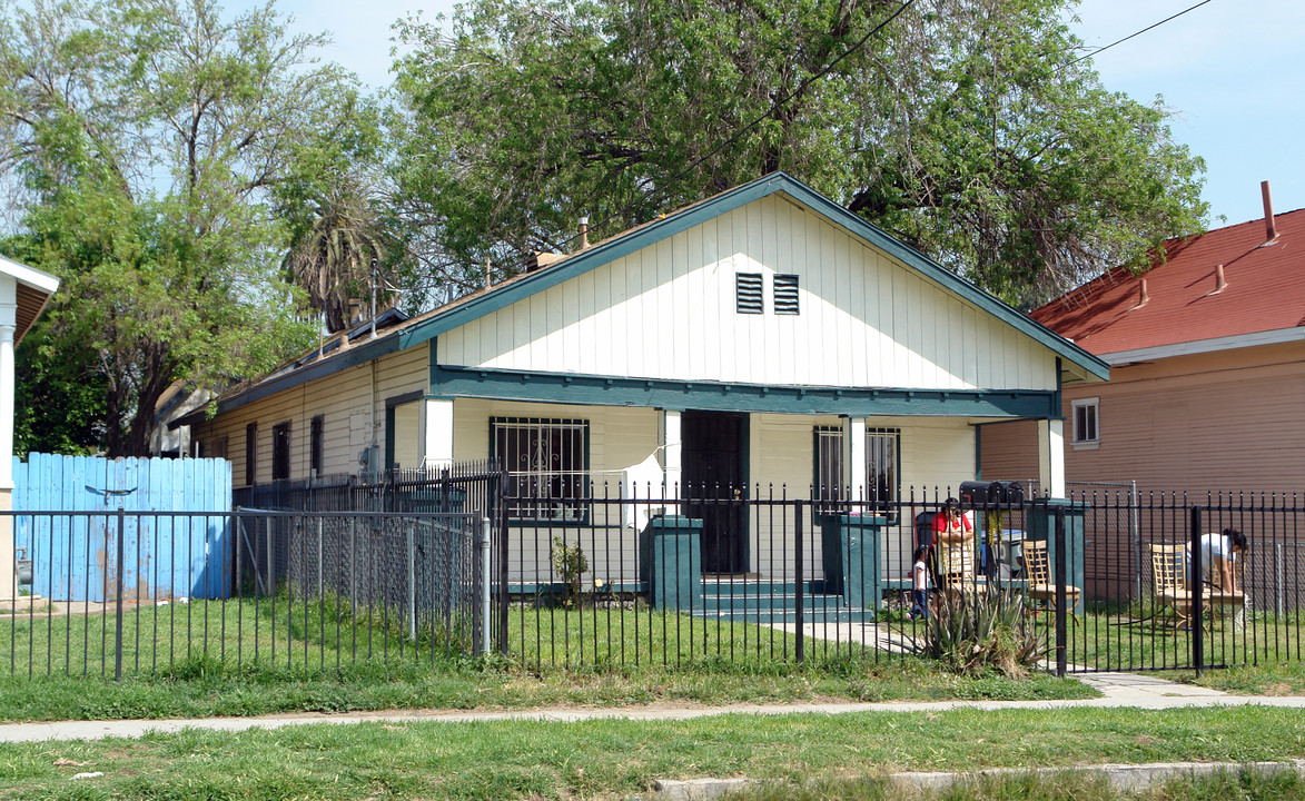 810 W 7th St in San Bernardino, CA - Building Photo