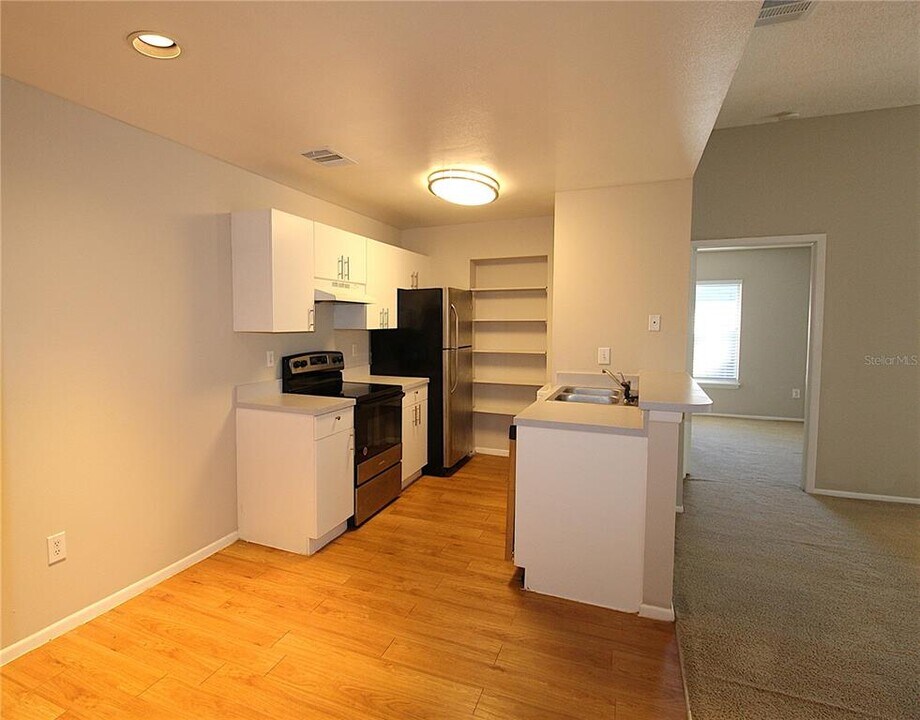 8121 45th Ct E in Sarasota, FL - Building Photo