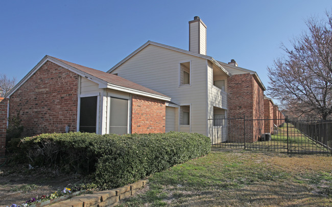 Wimbledon Court in Arlington, TX - Foto de edificio - Building Photo