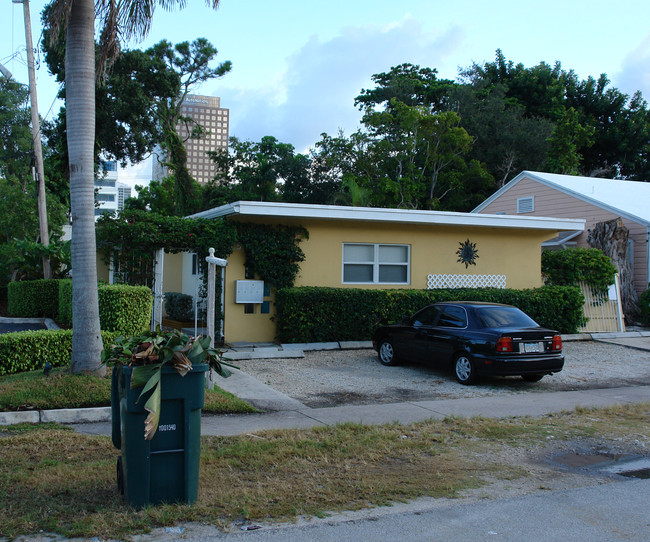 15 SE 10th St in Fort Lauderdale, FL - Building Photo - Building Photo