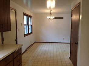 1347 Hastings St in Allouez, WI - Foto de edificio - Building Photo