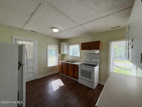 1388 Pony Farm Rd in Jacksonville, NC - Foto de edificio - Building Photo
