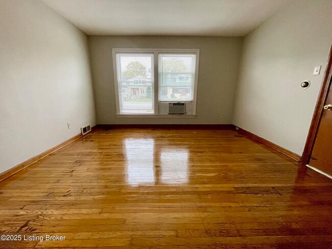 208 Breckenridge Ln in Louisville, KY - Building Photo - Building Photo