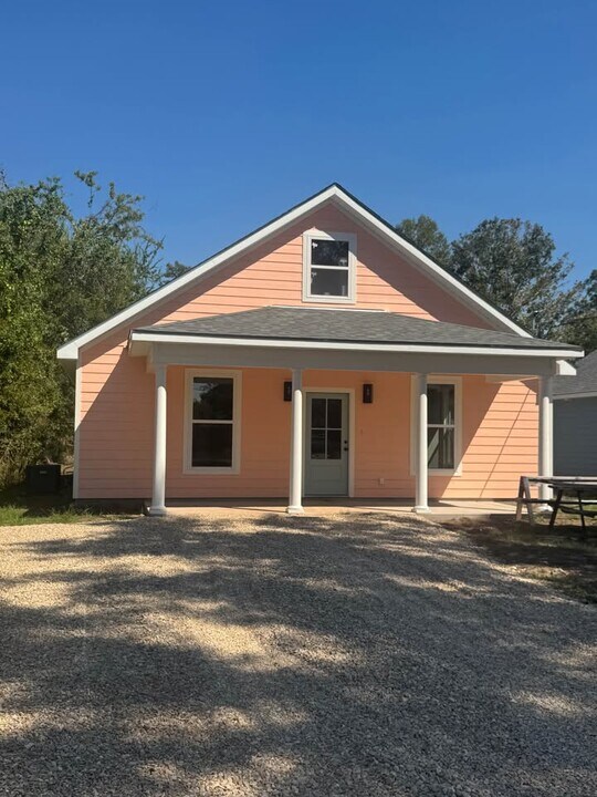 270 N 3rd St in Ponchatoula, LA - Building Photo