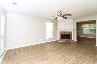 1347 Ambercrest Way in Austell, GA - Building Photo - Building Photo