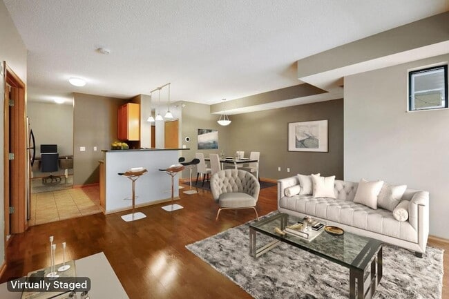 2565 Franklin Ave in St. Paul, MN - Foto de edificio - Building Photo