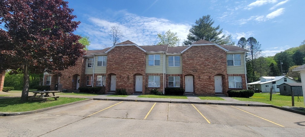 49 Woodson Ct in Craigsville, WV - Building Photo