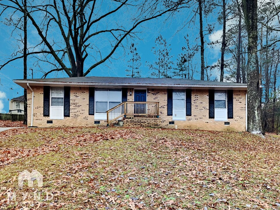 9005 Norwalk Ct in Jonesboro, GA - Building Photo