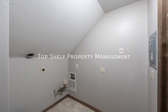 4528 68th St in Urbandale, IA - Building Photo - Building Photo