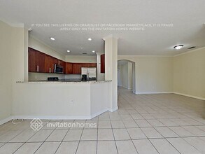 8113 NW 198th St in Hialeah, FL - Building Photo - Building Photo